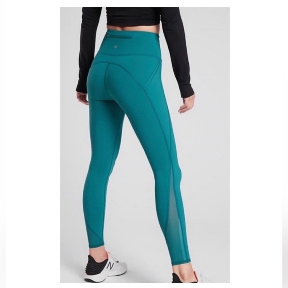 Athleta Lightning 7/8 Tight in Borealis‎ Green Size XS